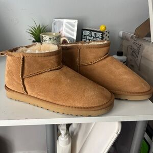 Classic Ultra Mini Uggs in Chestnut